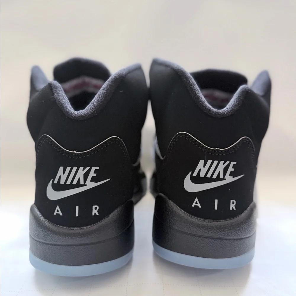 Nike bold black